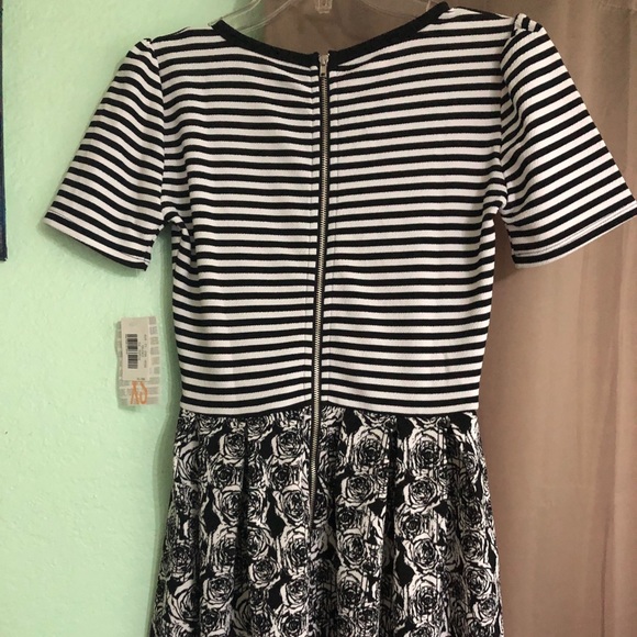 Lularoe Amelia - Picture 2 of 3